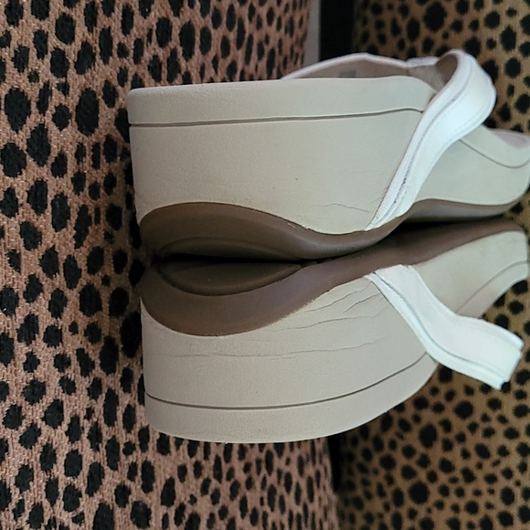 Vionic flip flops sandals size 8.5 or 9 - Picture 8 of 14